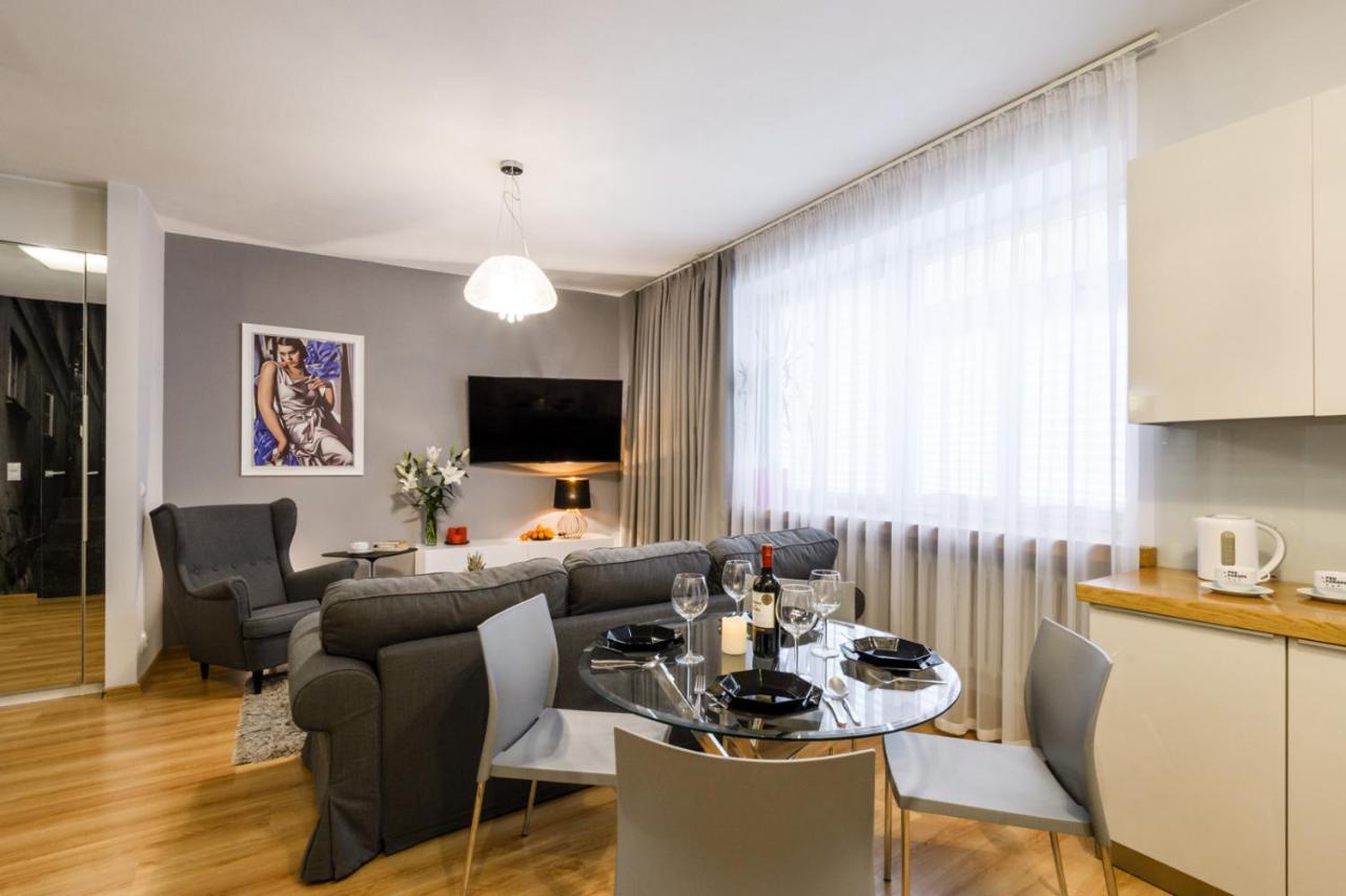 Nr 1 Europa22 Centrum Apartment Old Town Warsaw Stare Miasto Historyczna Kamienica Umiejscowiona W Zabytkowej Czesci Warszawy Obok Parku Multimedialnego I Barbakanu Parking 24H Sniadanie Opcjonaln Breakfast Optional Check In From 14 Pm Parter Ground Exteriör bild