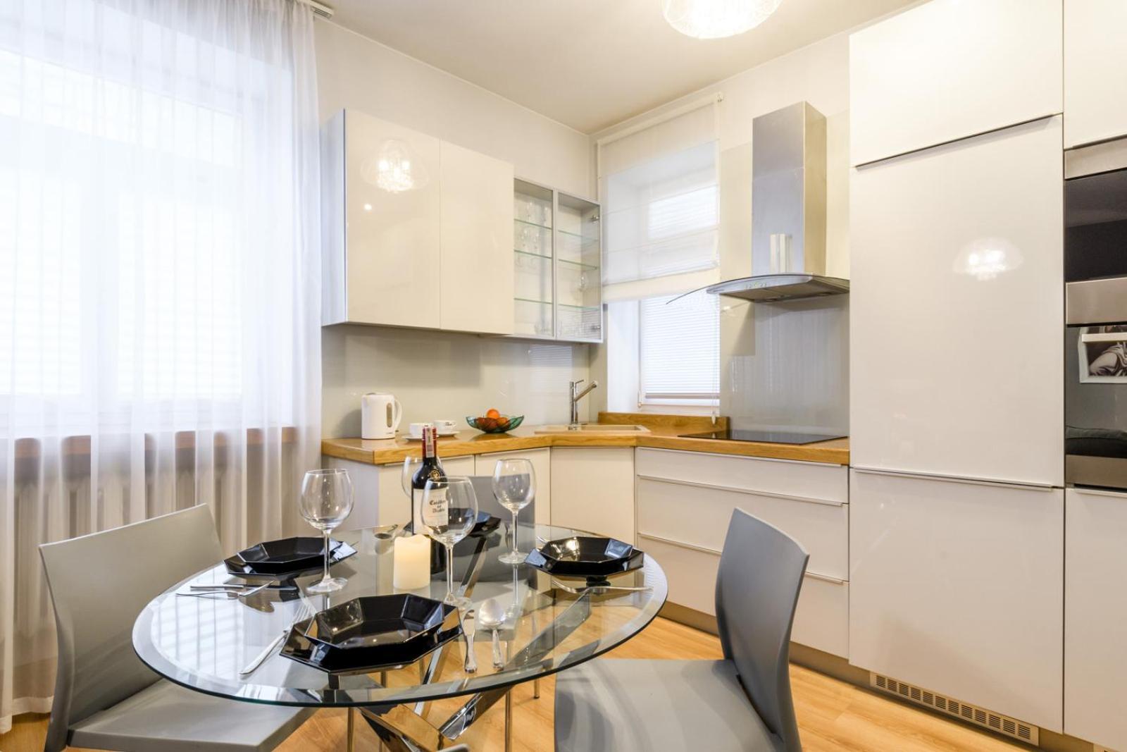 Nr 1 Europa22 Centrum Apartment Old Town Warsaw Stare Miasto Historyczna Kamienica Umiejscowiona W Zabytkowej Czesci Warszawy Obok Parku Multimedialnego I Barbakanu Parking 24H Sniadanie Opcjonaln Breakfast Optional Check In From 14 Pm Parter Ground Exteriör bild